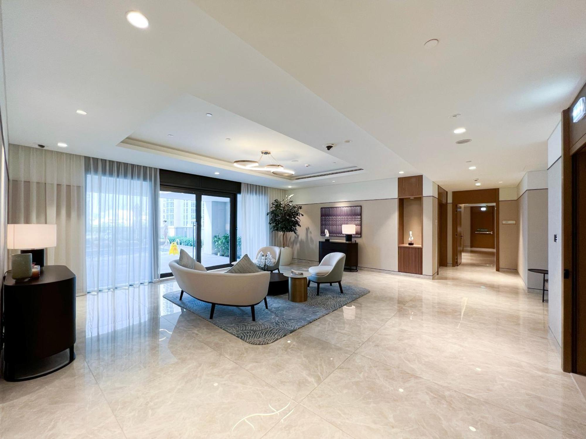 Homesgetaway -lavish 1br In Act One Downtown Апартаменти