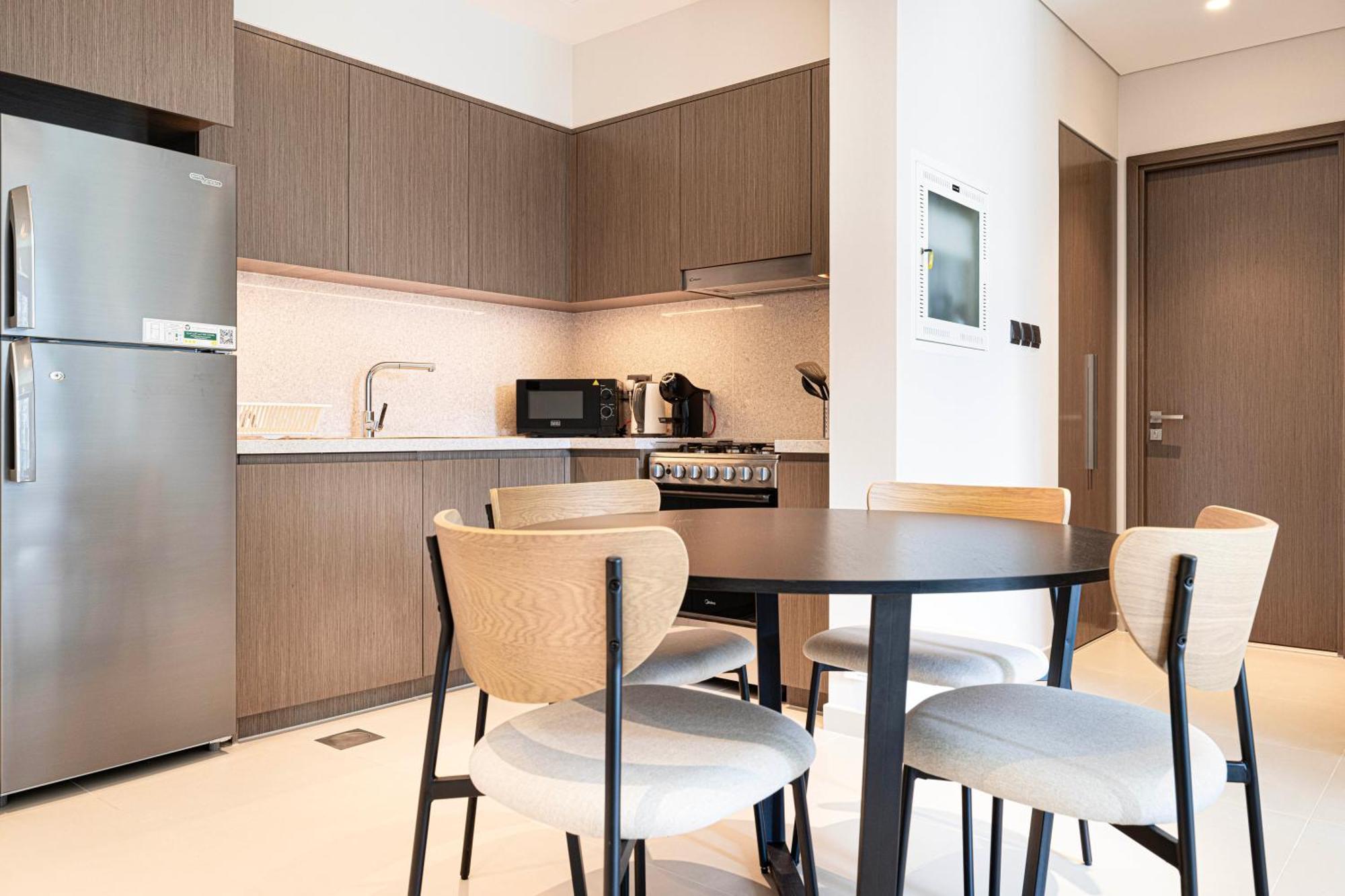 Homesgetaway -lavish 1br In Act One Downtown Дубай